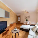 Comfy & Luminous Terrace Apartment