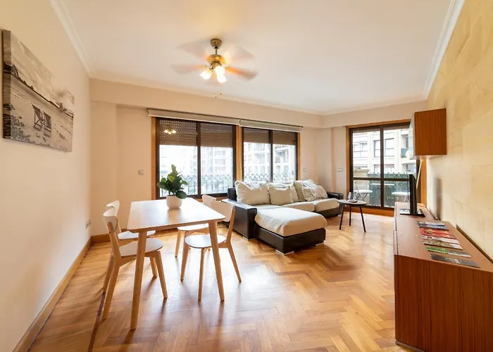 Comfy & Luminous Terrace Apartment