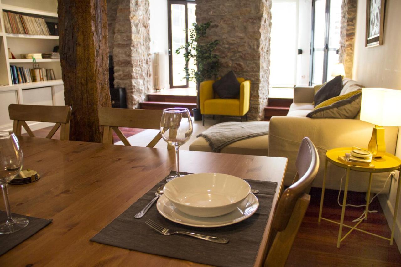 Central, Spacious And Authentic Family Apartamento *